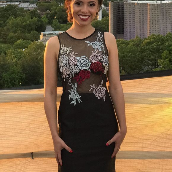 Meet your Posher, Cassandra - Picture 1 of 1